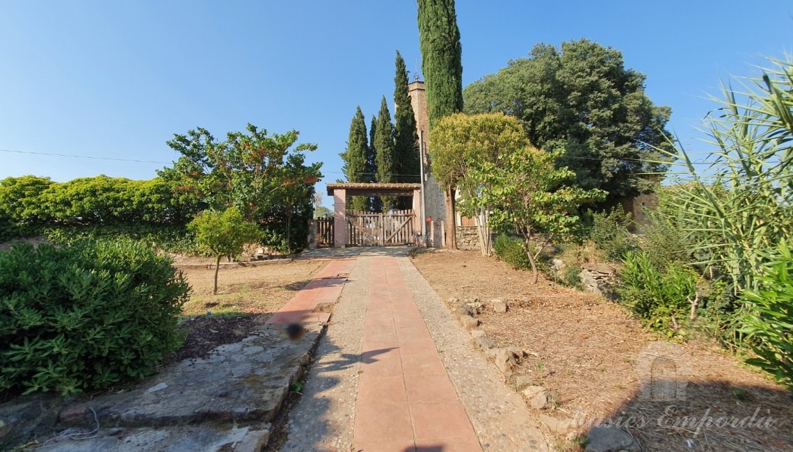 Vistas de la entrada a la casa Vistas de la entrada a la casa