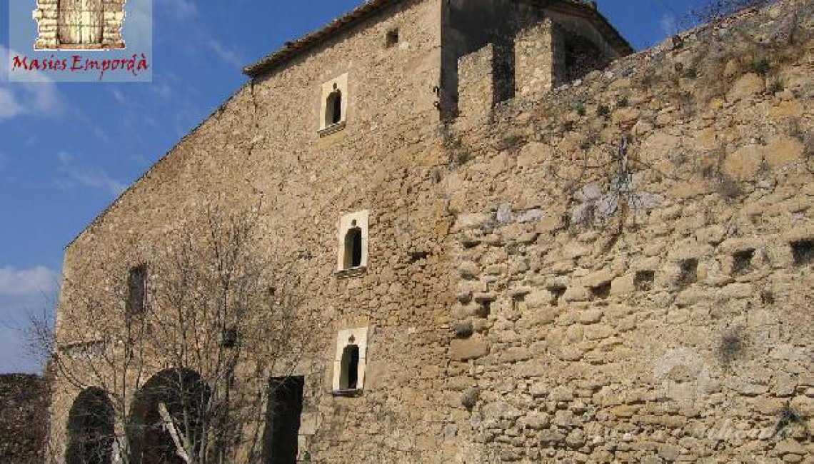 Detalle de unos de los murallas laterales del castillo 