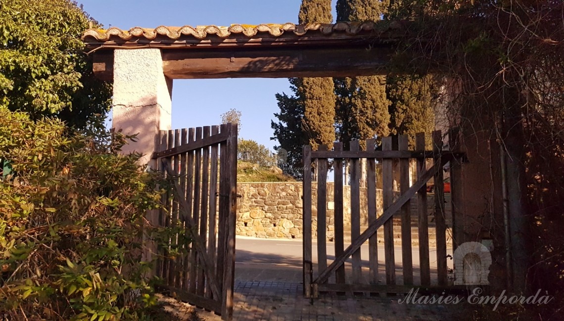 Vistas de la entrada a la casa Vistas de la entrada a la casa