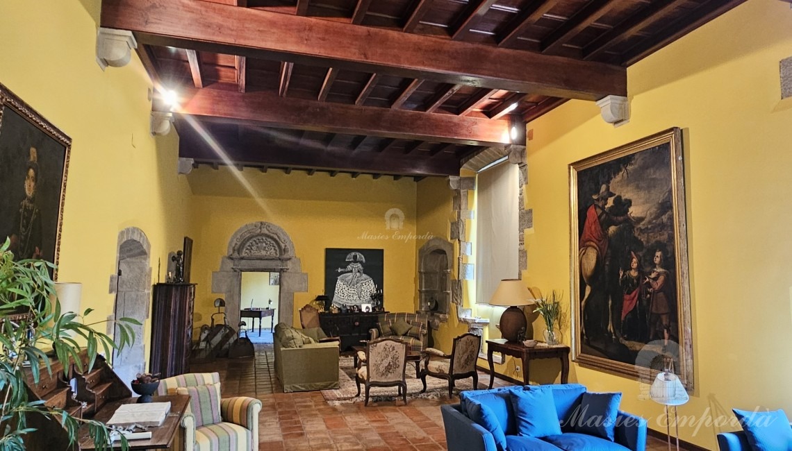 Salón de la masía principal Salón de la masía principal