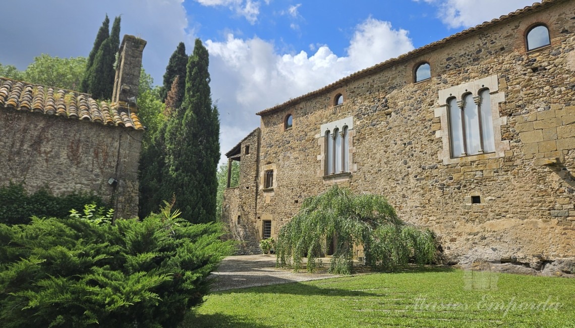 Fachada de la masía Fachada de la masía