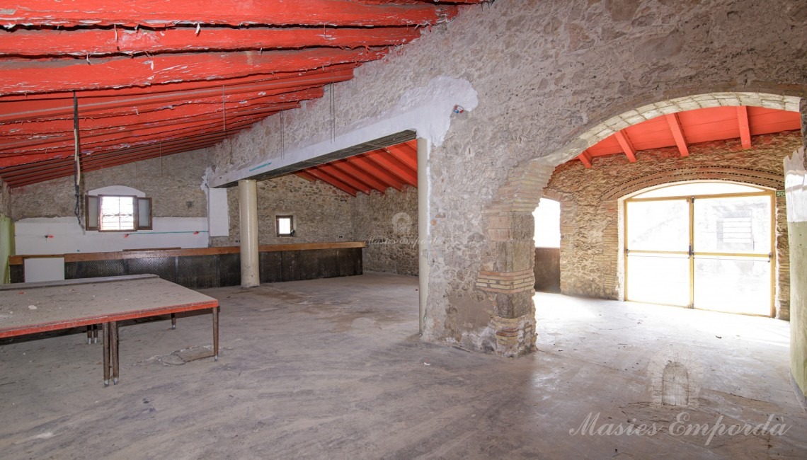 Almacenes adjuntos a la masía 