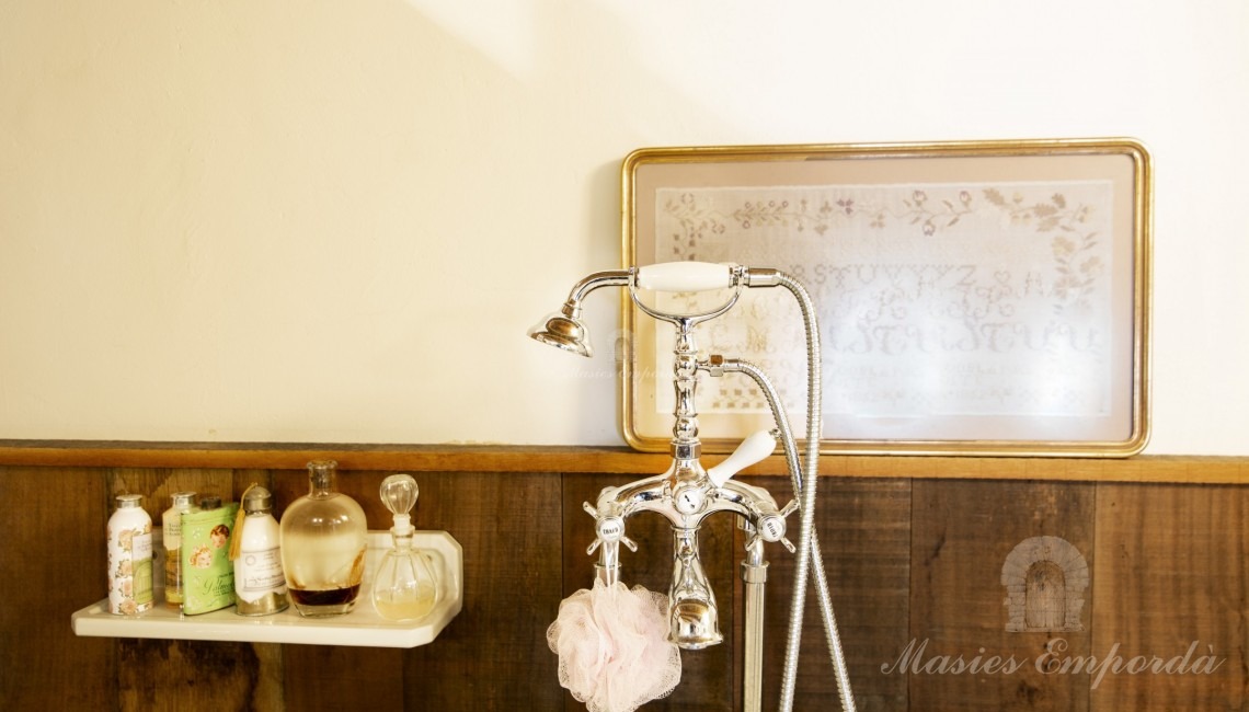Detalle grifo antiguo
