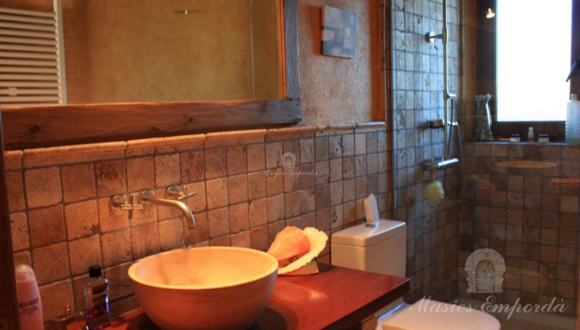 Un baño completo de planta 