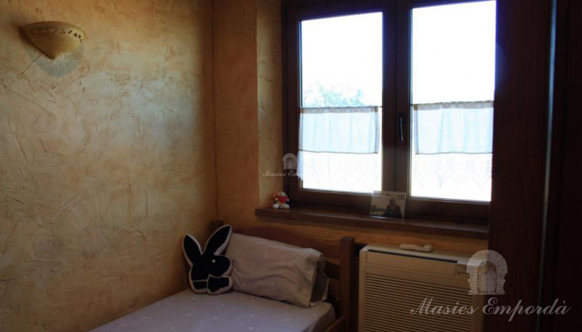 Habitacion con baño completo compartido