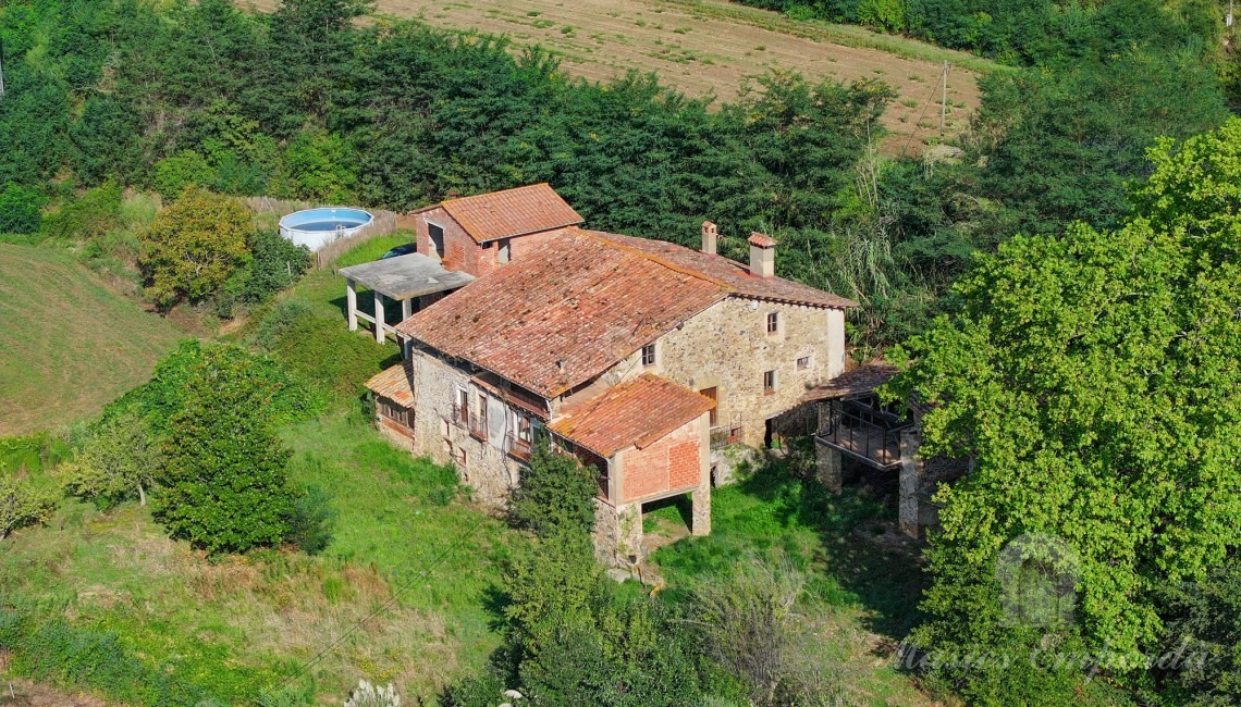 Vistas del conjunto de la masía Vistas del conjunto de la masía
