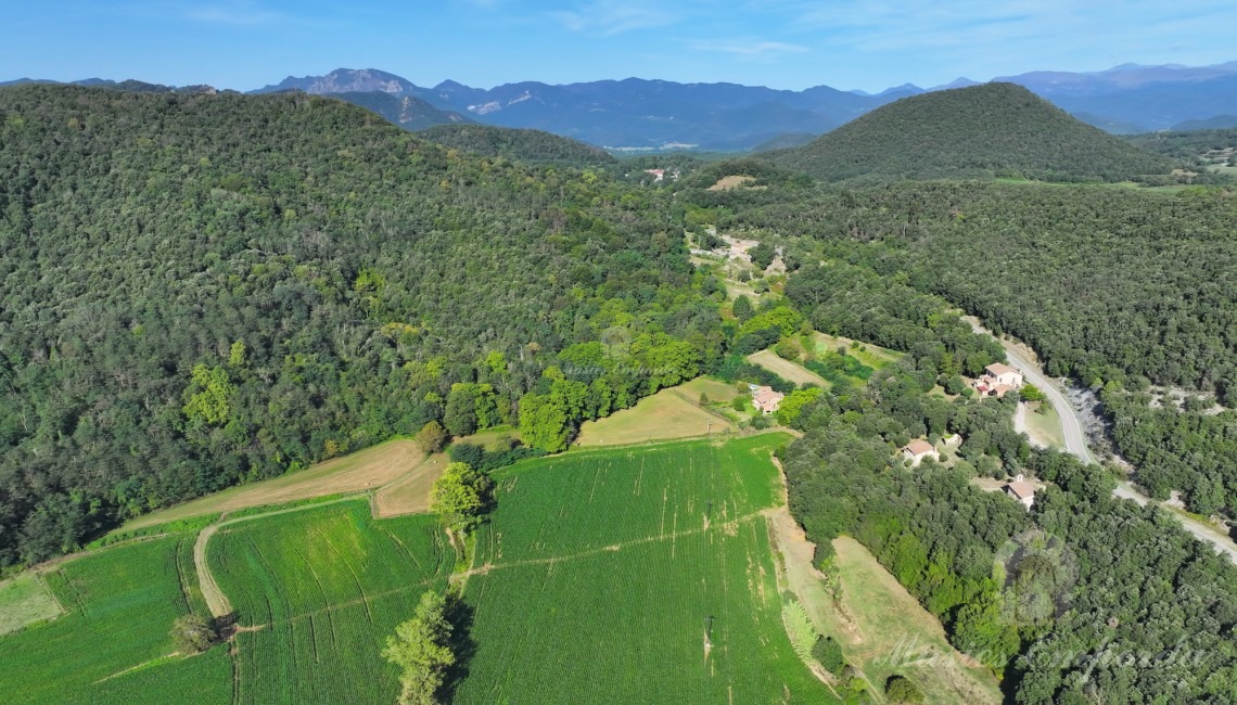 Vistas del conjunto de la masía Vistas del conjunto de la masía