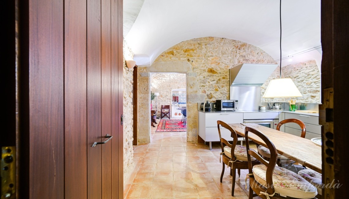 Entrada a la casa por la cocina