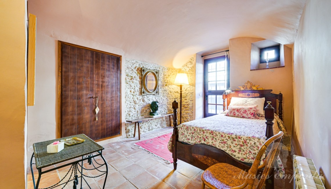 Habitación suite con una segunda entrada desde la calle posterior 
