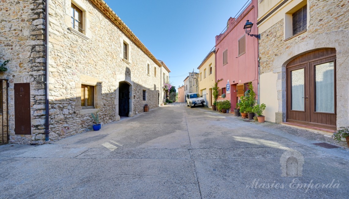 Fachada de la casa y calles