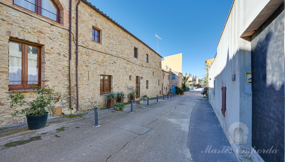 Fachada de la casa y calles