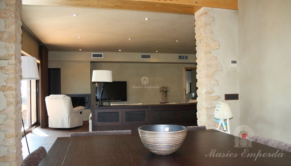 Vista del comedor y el salón 