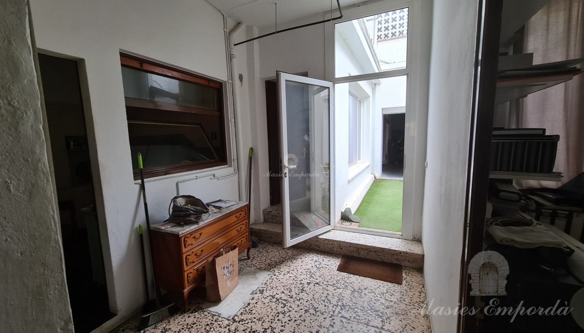 Access to the back of the first floor 