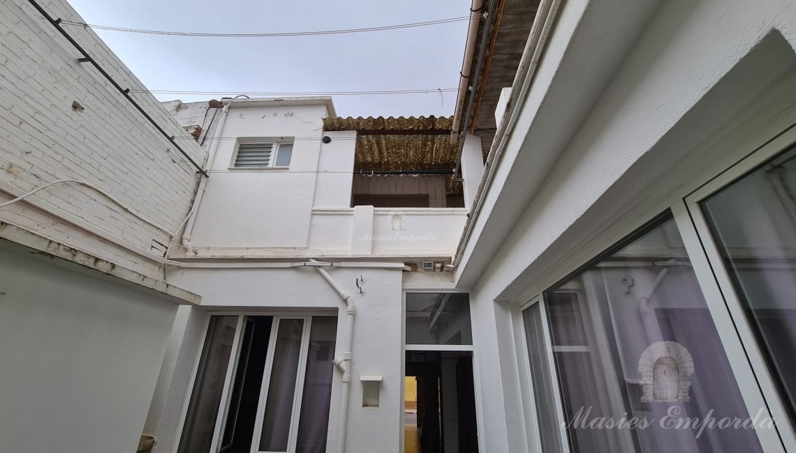 Inner courtyard and first floor terrace 