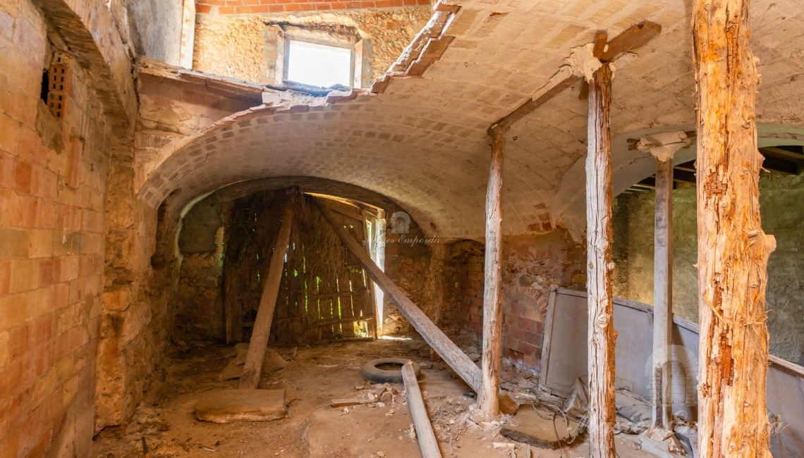 Estancias anexas a la entrada principal