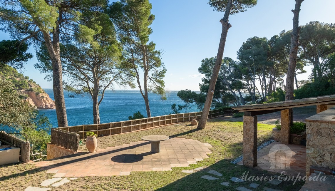 Vistas de la piscina y el mar
