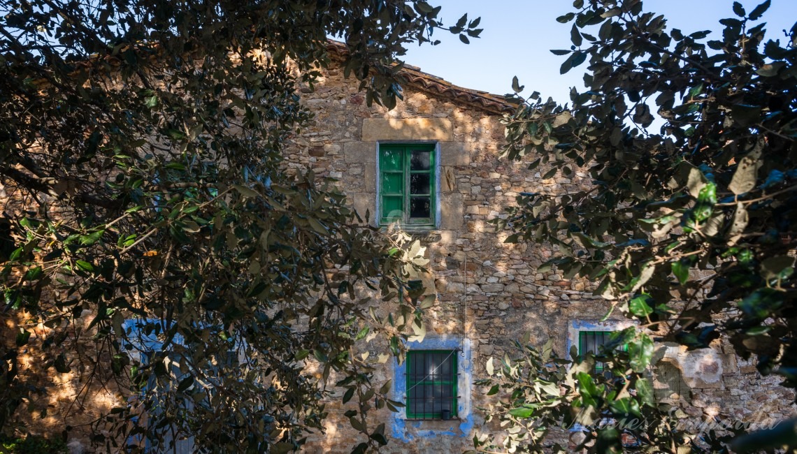 Fachada de la masía Fachada de la masía