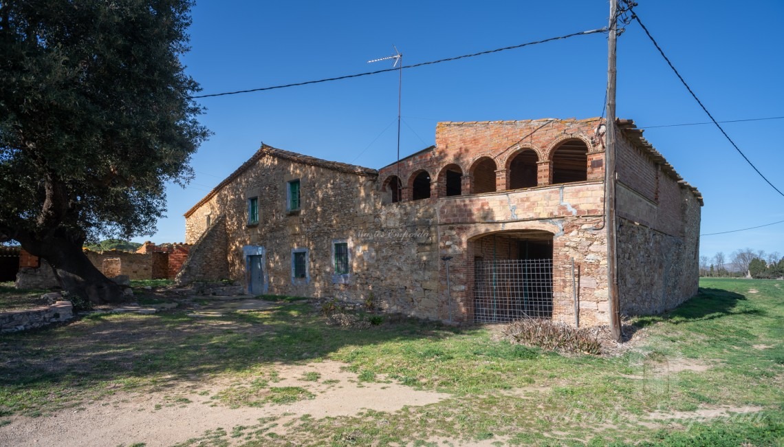 Fachada de la masía Fachada de la masía