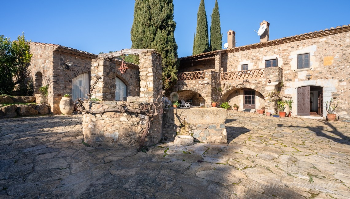 Fachada de la masía 