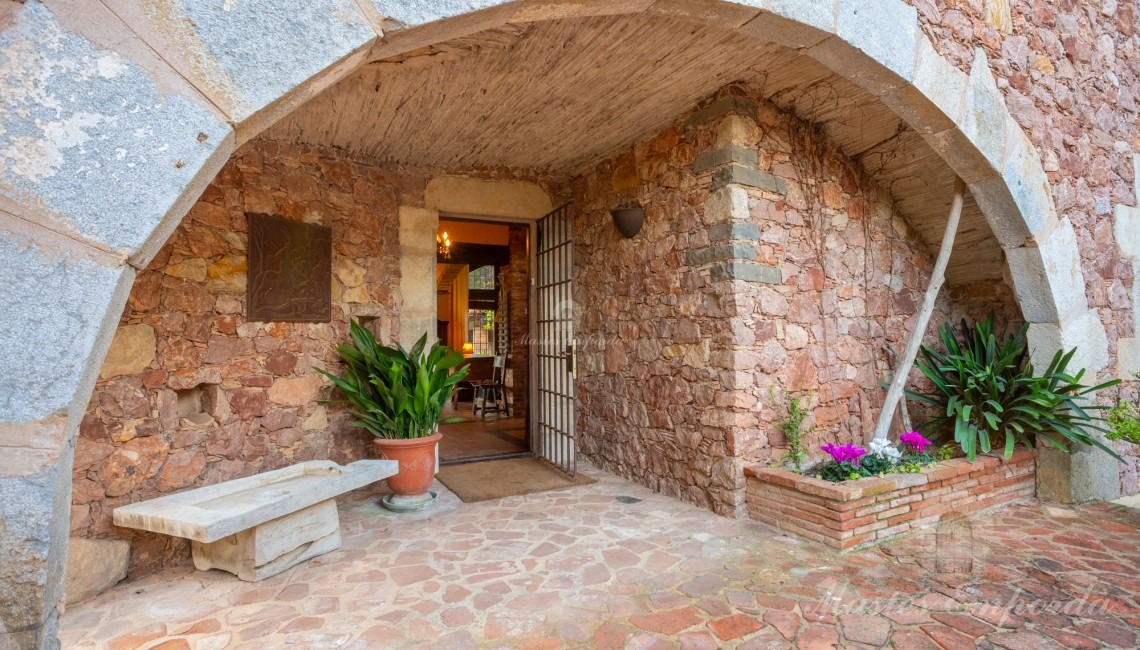  Detalle del arco de la entrada principal de la casa 