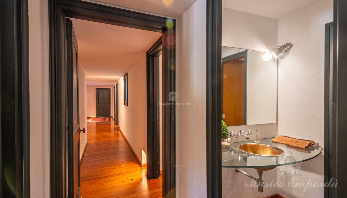 Baño de cortesía de la planta 