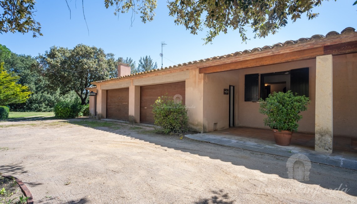 Garaje de la casa principal