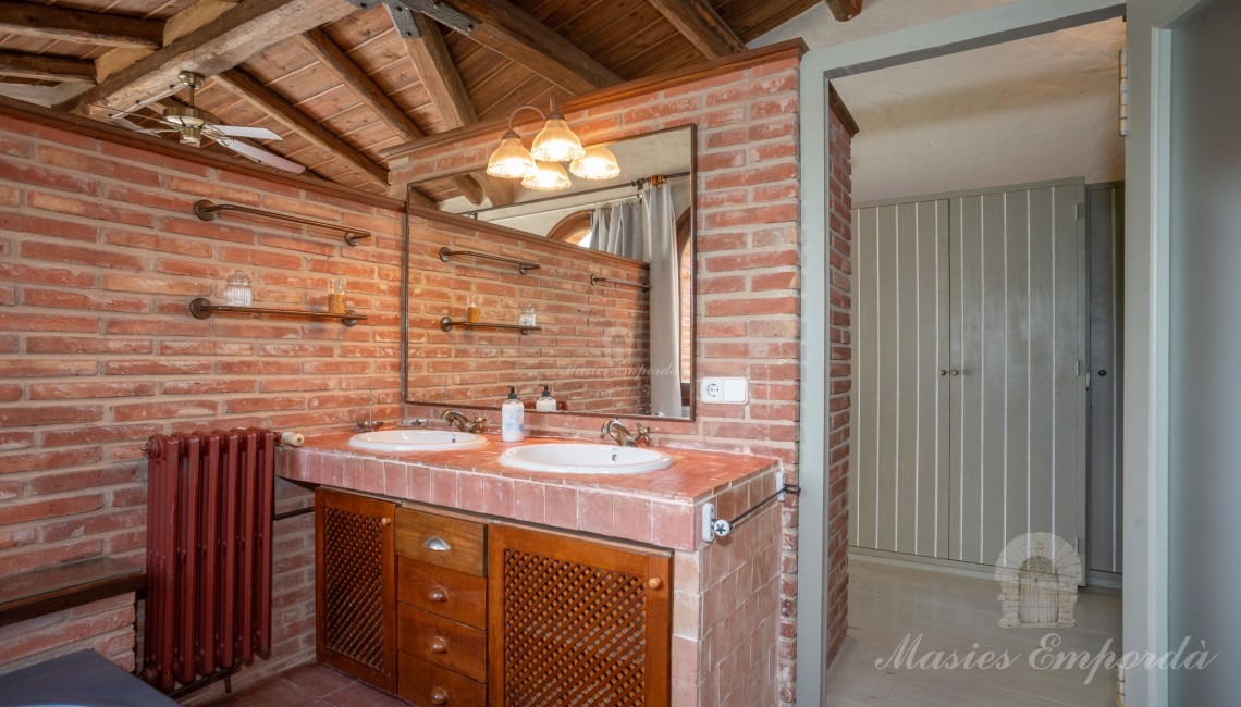 Baño de la suite con bañera