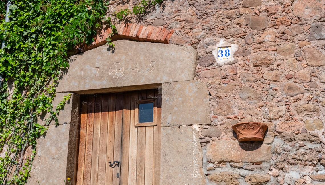 Entrada a la masía 