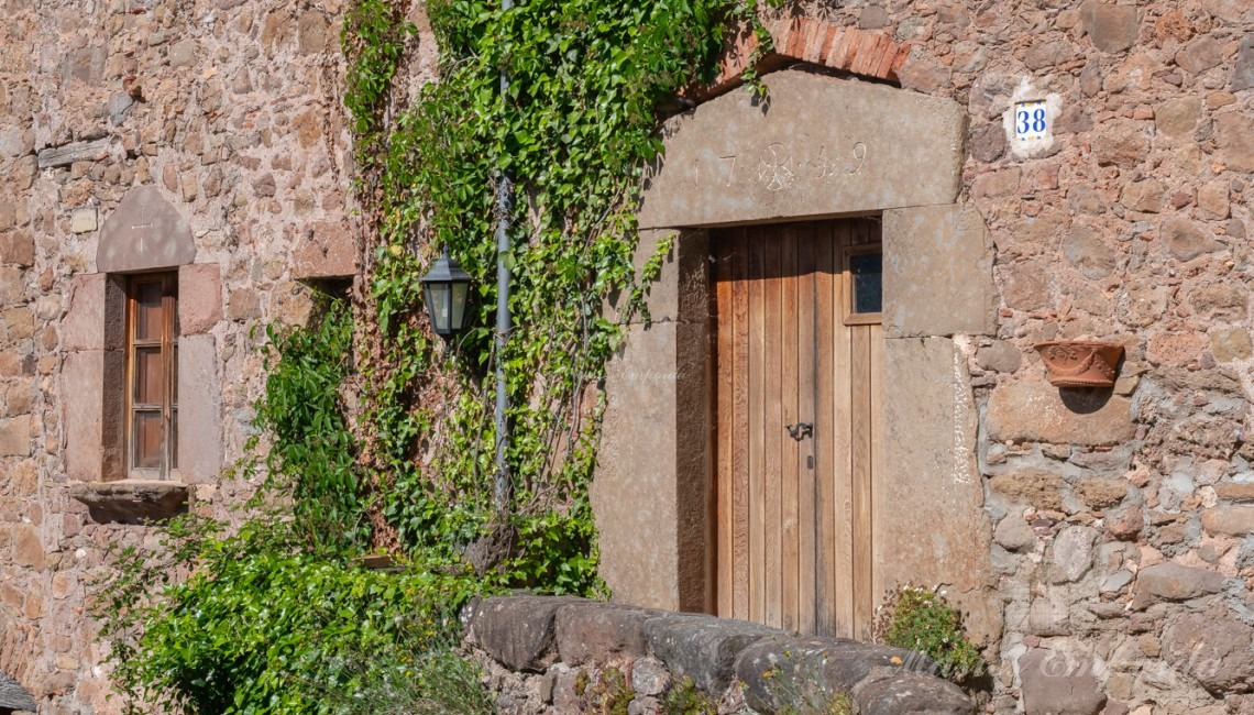 Entrada a la masía 