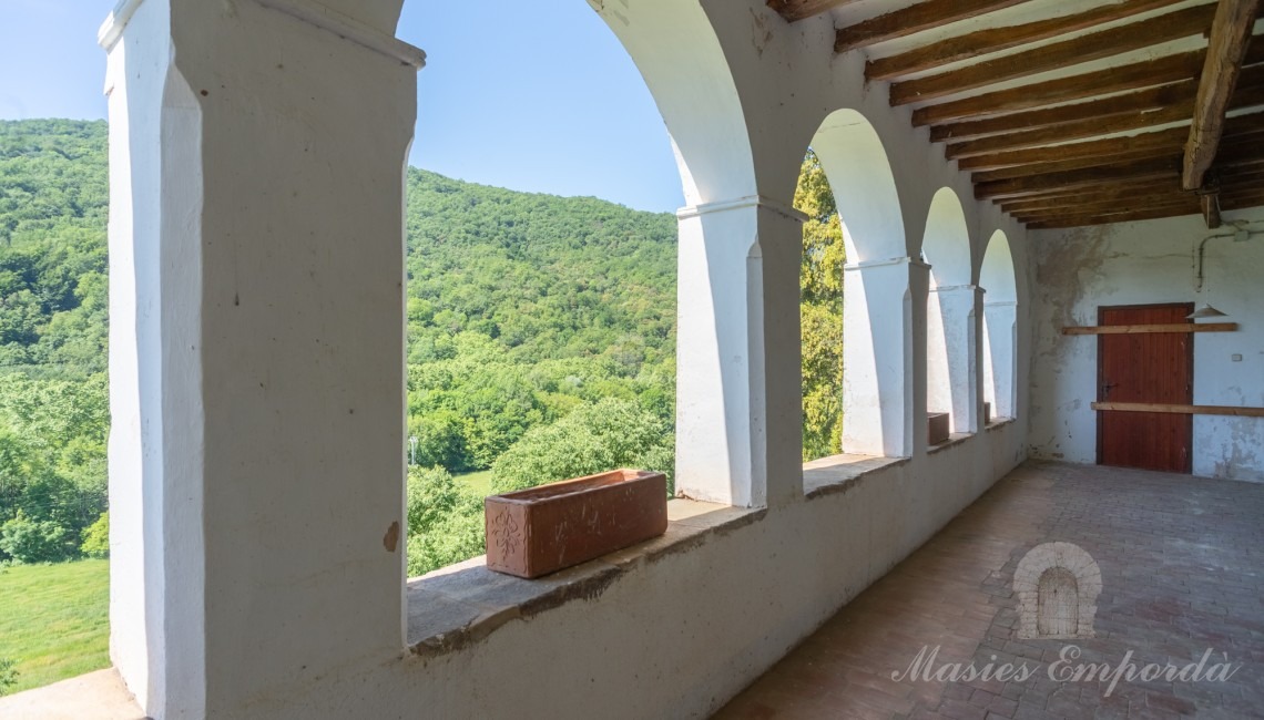 Terraza arcada con vistas al valle 