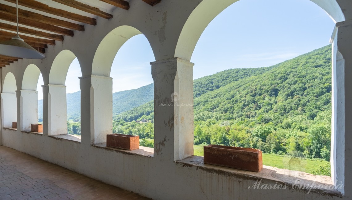 Terraza arcada con vistas al valle 