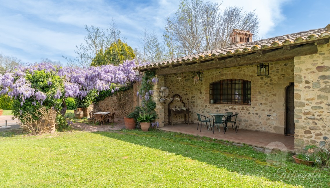 Porche del jardín parte de la piscina 
