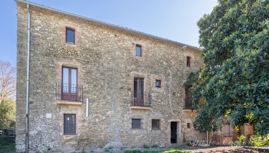 Fachada de la masía 