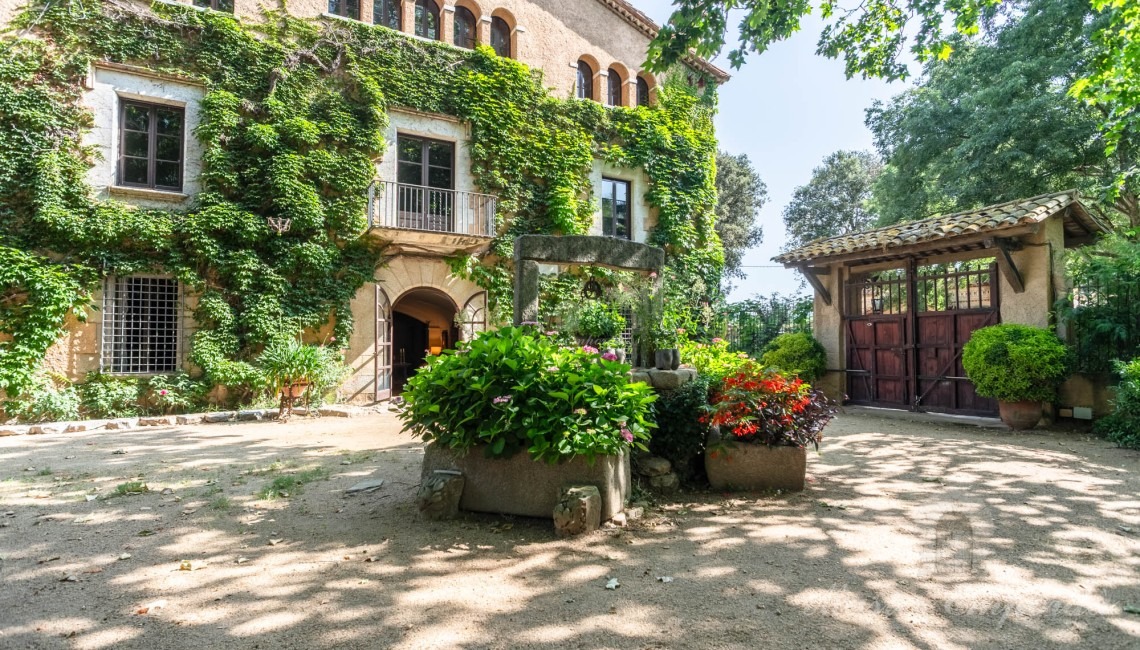 Fachada de la masía 