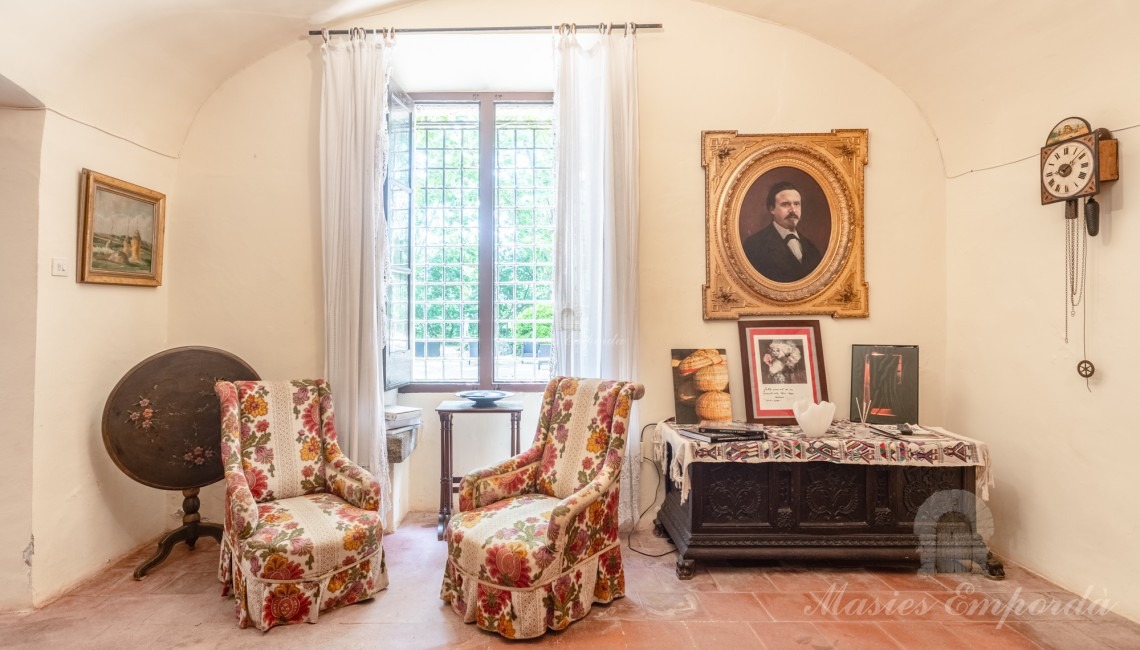 Salón anexo al distribuidor 
