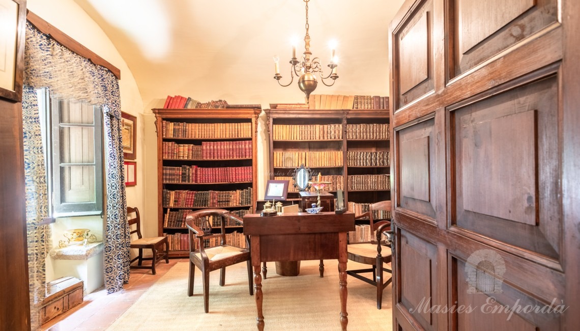 Biblioteca anexo al distribuidor 