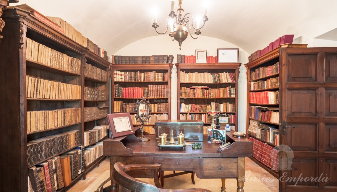 Biblioteca anexo al distribuidor 
