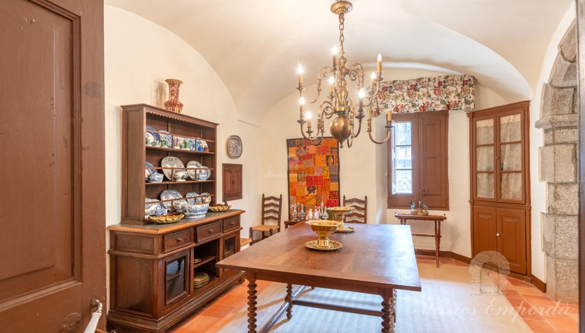 Salón anexo al distribuidor 