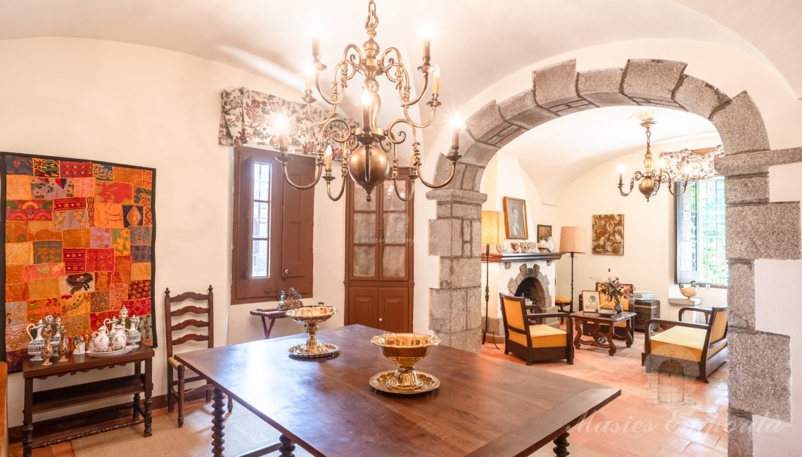 Salón anexo al distribuidor 