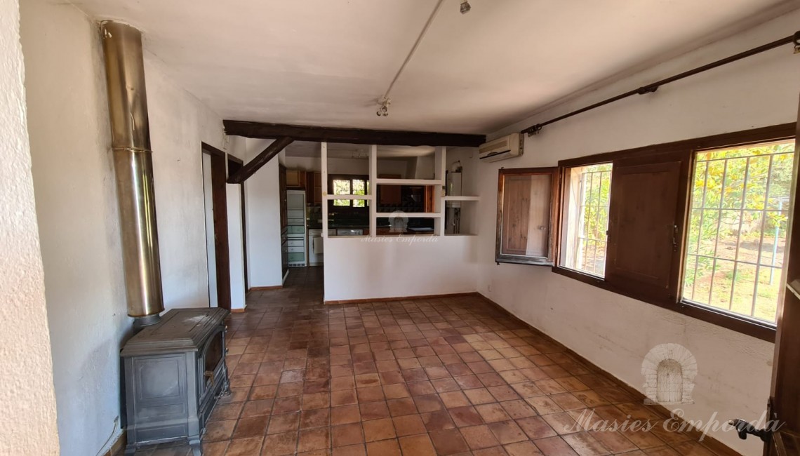 Salón y cocina al fondo Salón y cocina al fondo