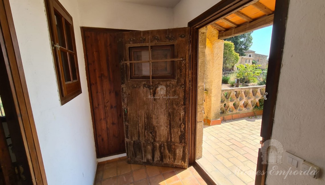 Entrada a la casa primera planta Entrada a la casa primera planta