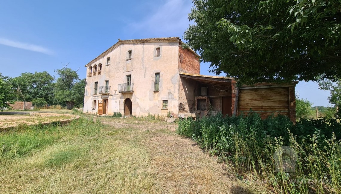Fachada de la masía