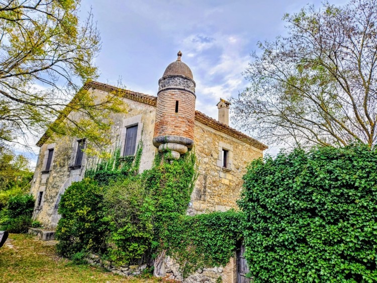 Fachada de la masía