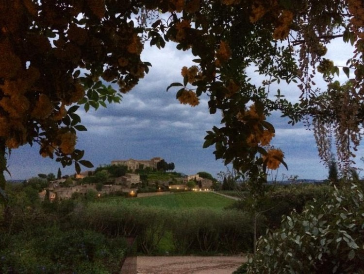 Vistas del castillo medieval del siglo XIII de Foixà.