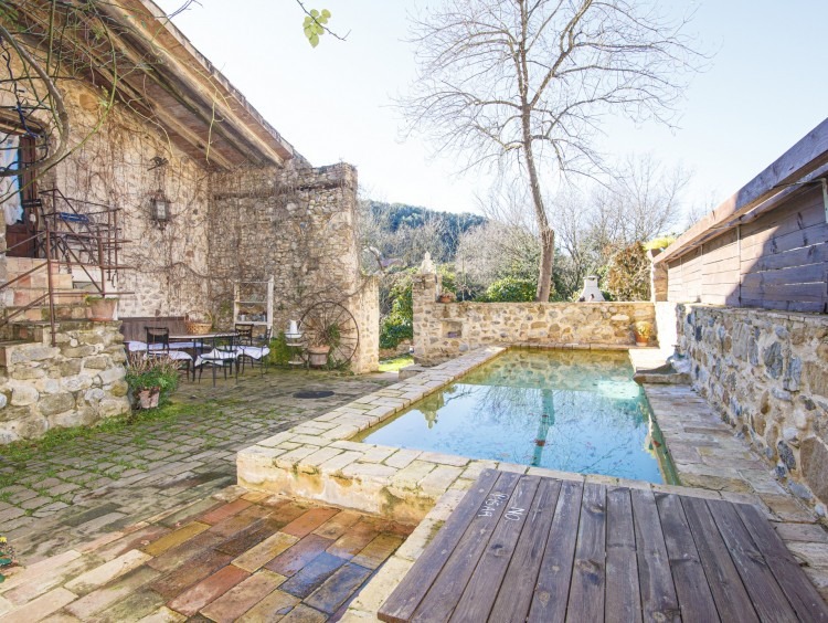 Vistas del jardín y la piscina 
