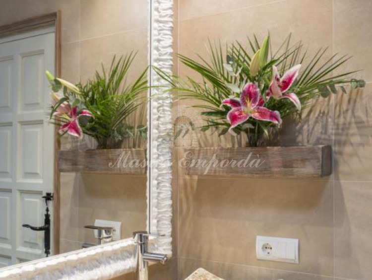 Baño completo de una de las suites. 