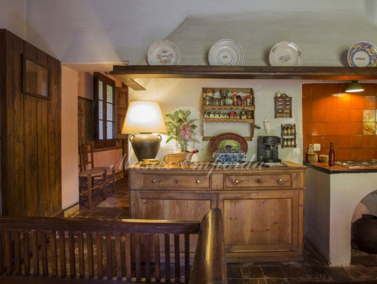 Armario de la cubertería en madera de la cocina 