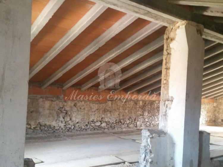 Detalles de construcción de cubierta de la buhardilla de la masía 