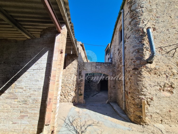 Entrada a patio de la casa
