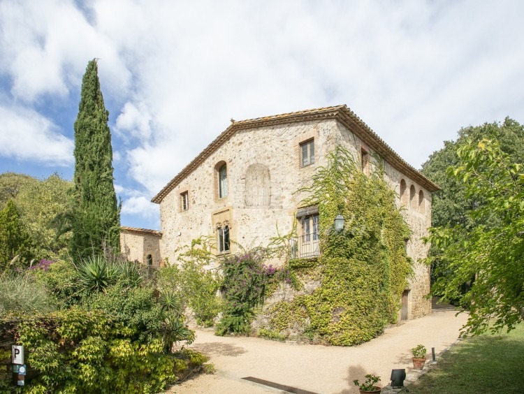 Fachada de la masía